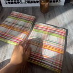 تصویر  حوله طرح لوکوم چهارخانه