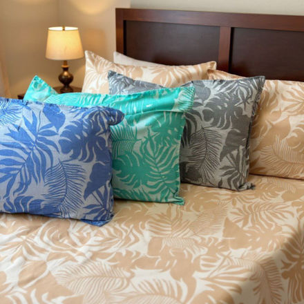 تصویر  روبالشتی تمام نخ طرح هاوایی تکی